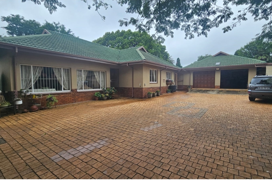 5 Bedroom Property for Sale in Wierda Park Gauteng