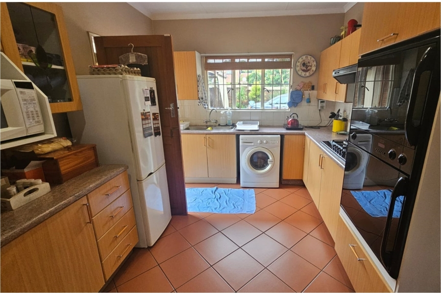 5 Bedroom Property for Sale in Wierda Park Gauteng