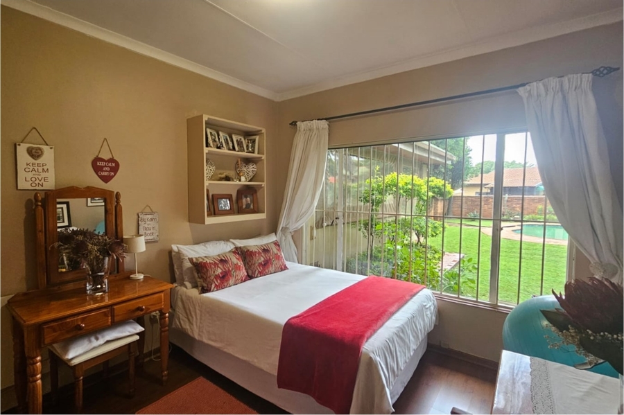 5 Bedroom Property for Sale in Wierda Park Gauteng