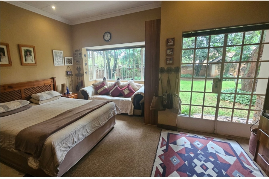 5 Bedroom Property for Sale in Wierda Park Gauteng