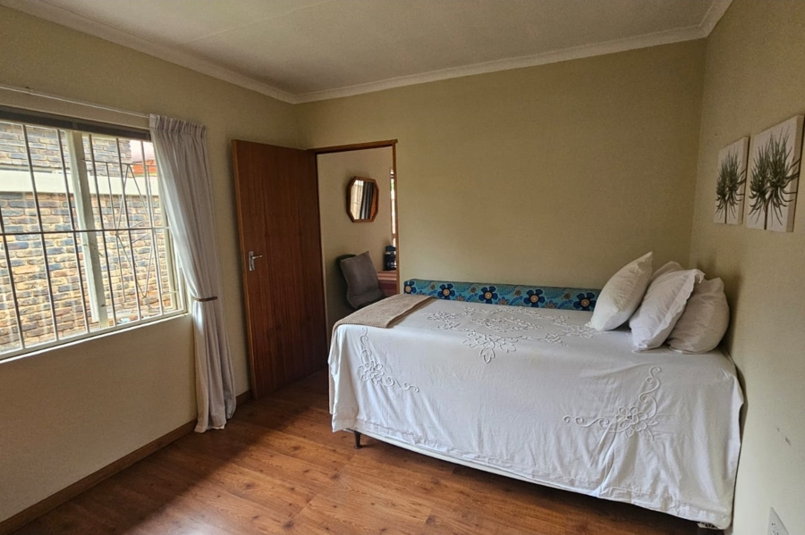 5 Bedroom Property for Sale in Wierda Park Gauteng