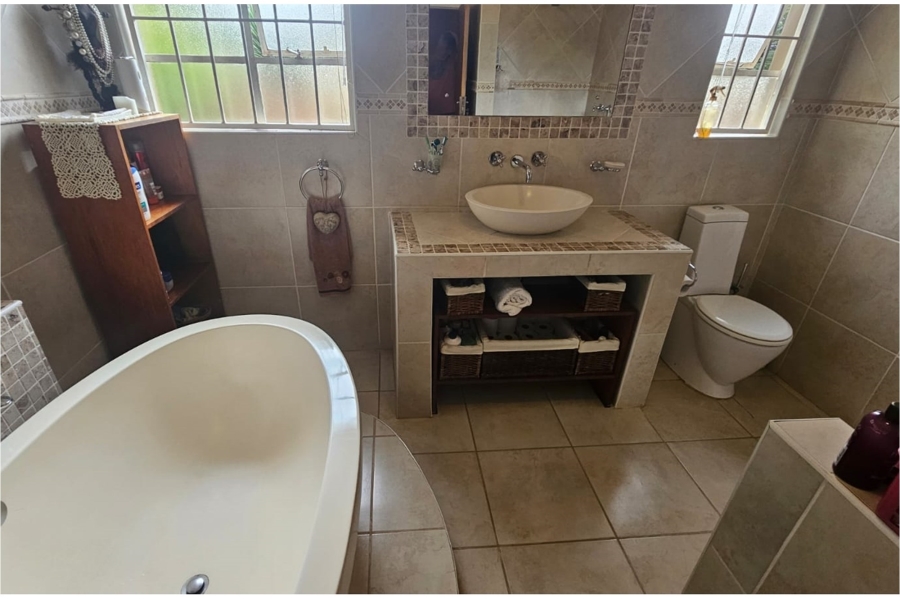 5 Bedroom Property for Sale in Wierda Park Gauteng