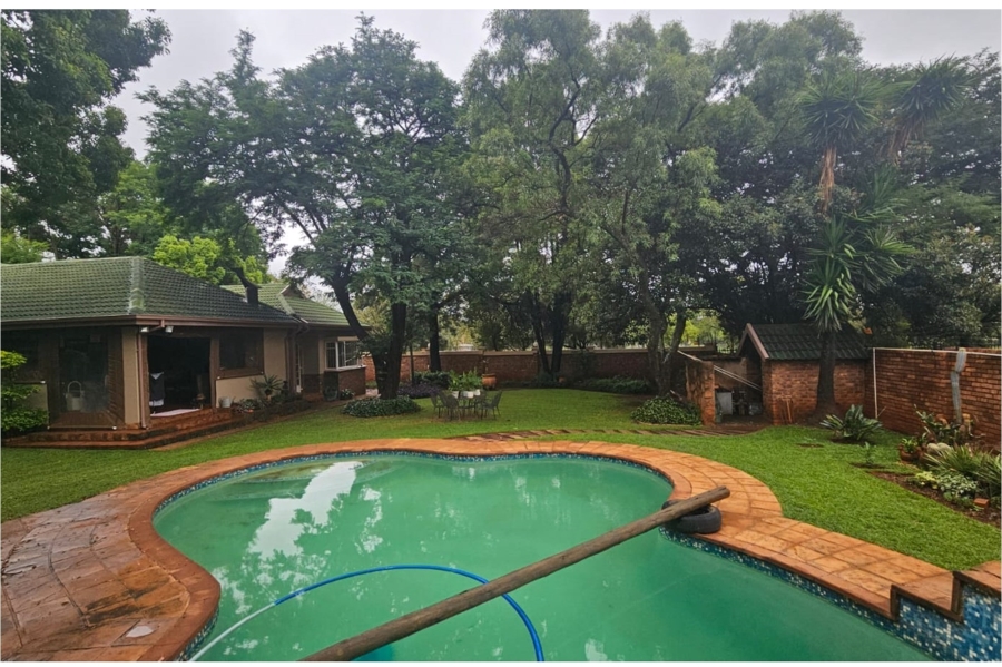 5 Bedroom Property for Sale in Wierda Park Gauteng