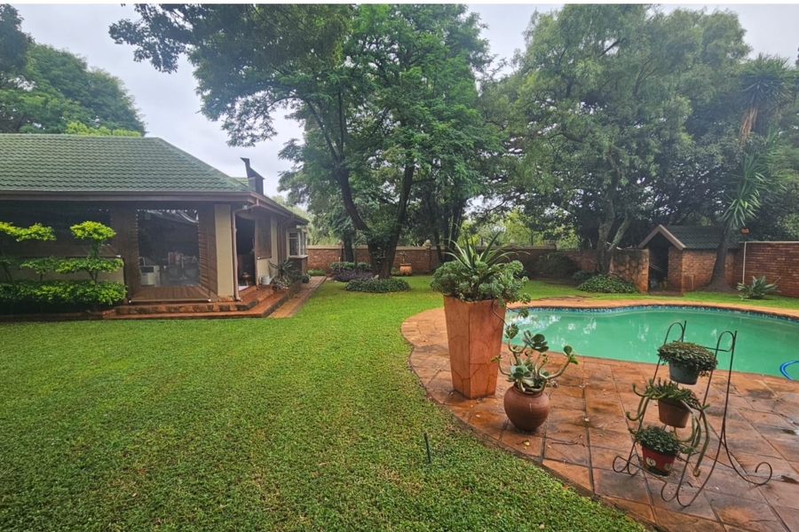 5 Bedroom Property for Sale in Wierda Park Gauteng