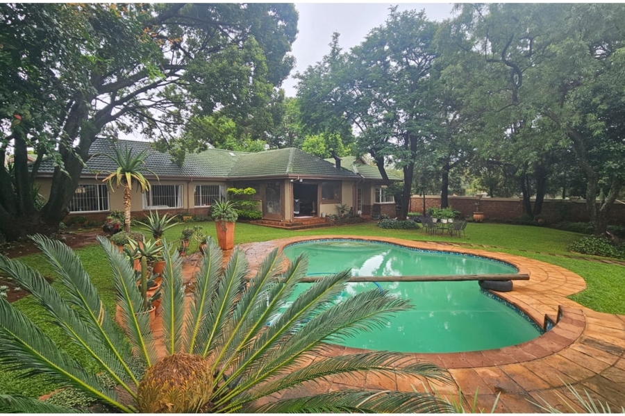 5 Bedroom Property for Sale in Wierda Park Gauteng