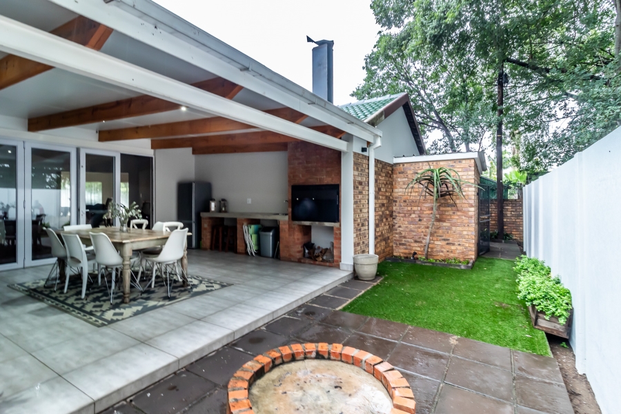 2 Bedroom Property for Sale in Waverley Gauteng