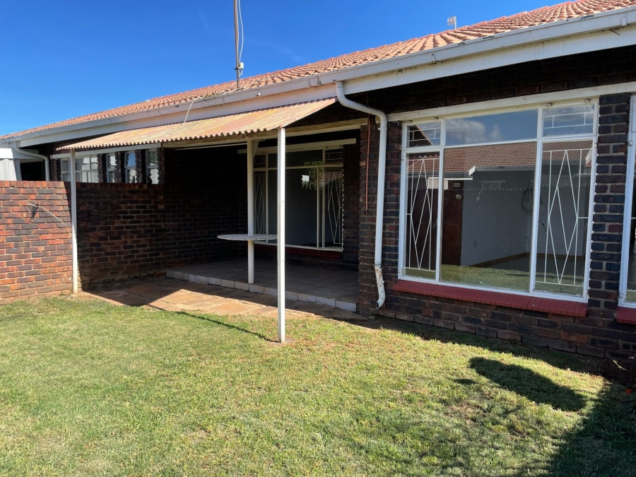 To Let 2 Bedroom Property for Rent in Duncanville Gauteng