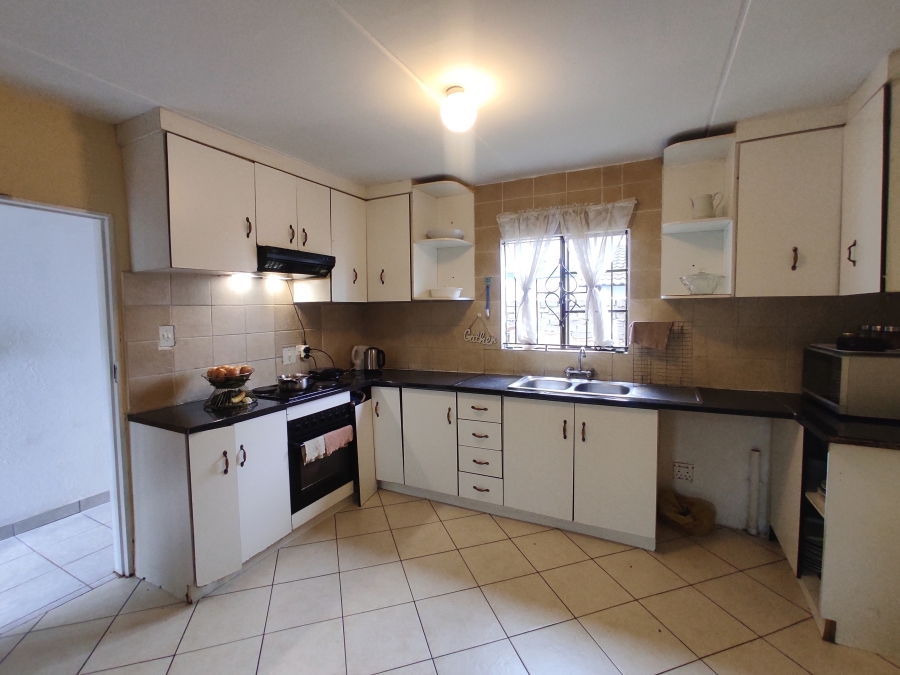 5 Bedroom Property for Sale in Cosmo City Gauteng