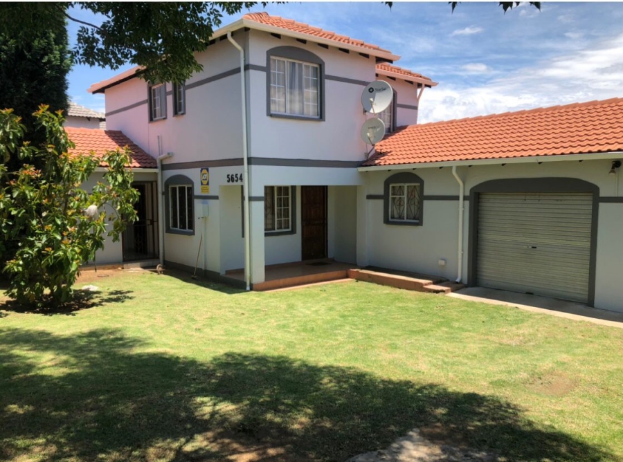 5 Bedroom Property for Sale in Cosmo City Gauteng