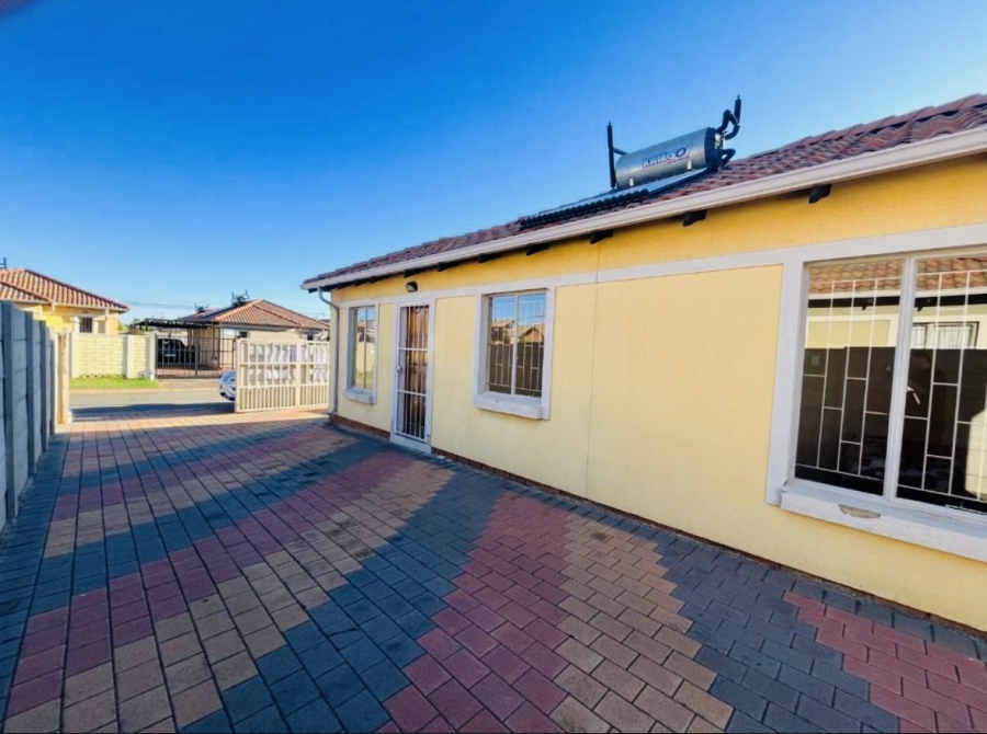 3 Bedroom Property for Sale in Albertsdal Gauteng