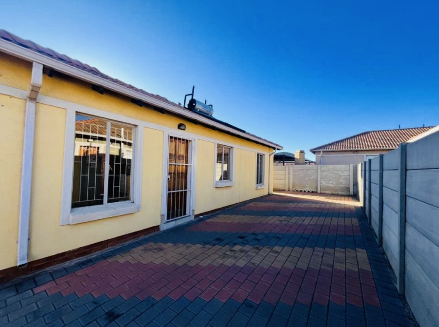 3 Bedroom Property for Sale in Albertsdal Gauteng