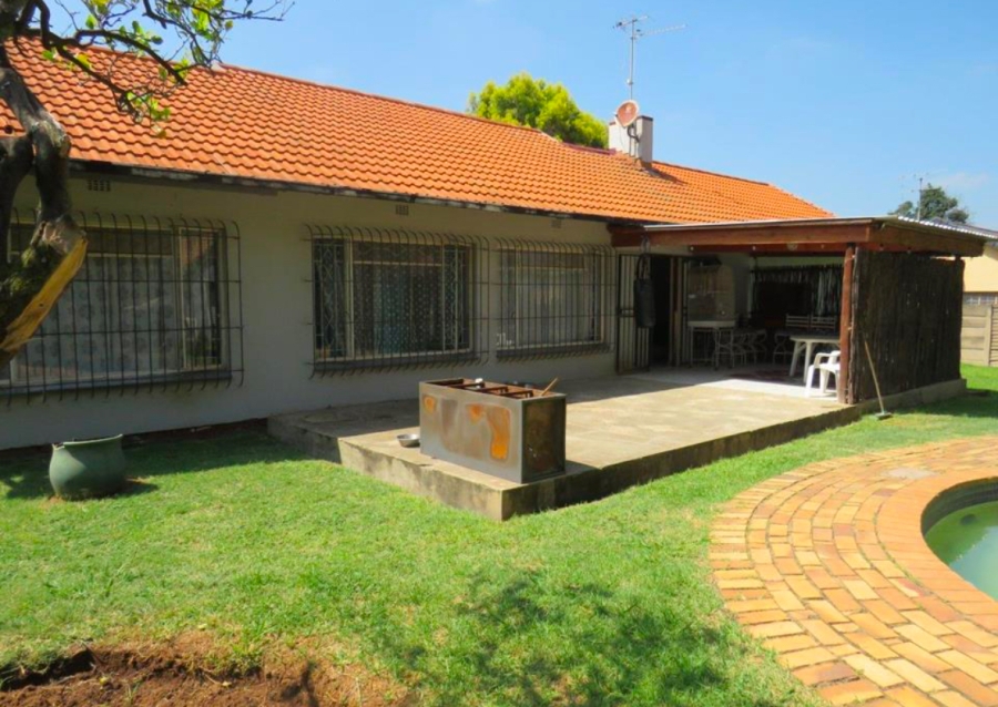 3 Bedroom Property for Sale in Brackendowns Gauteng