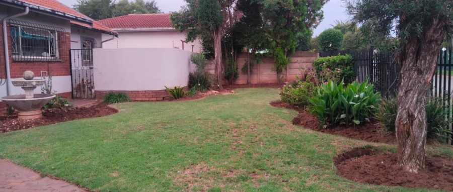 3 Bedroom Property for Sale in Brackendowns Gauteng