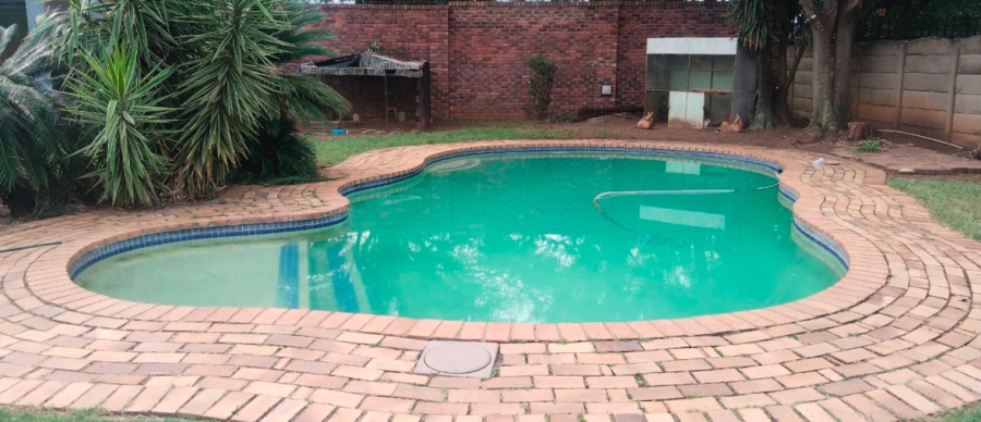 3 Bedroom Property for Sale in Brackendowns Gauteng