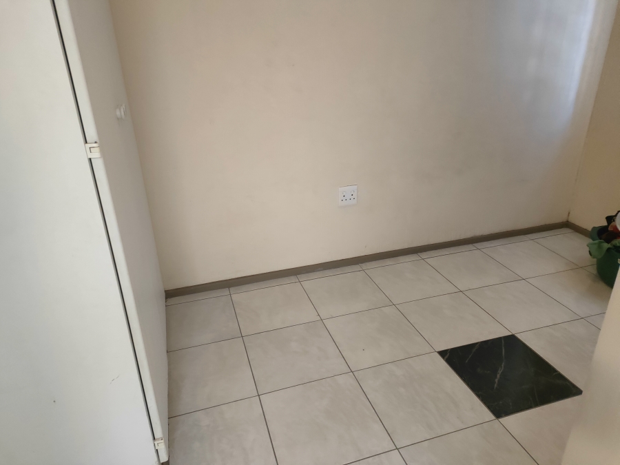 2 Bedroom Property for Sale in La Montagne Gauteng