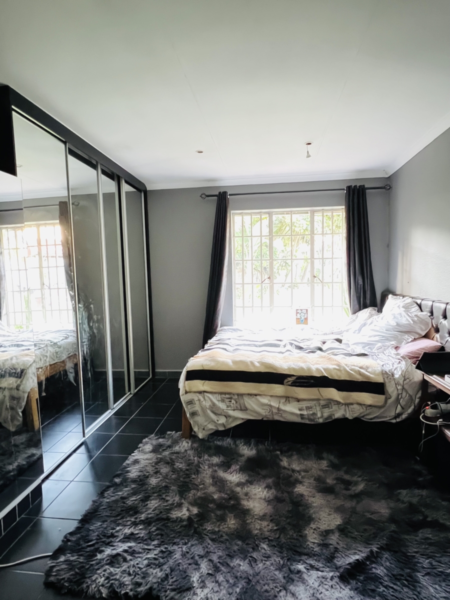 8 Bedroom Property for Sale in Sharonlea Gauteng