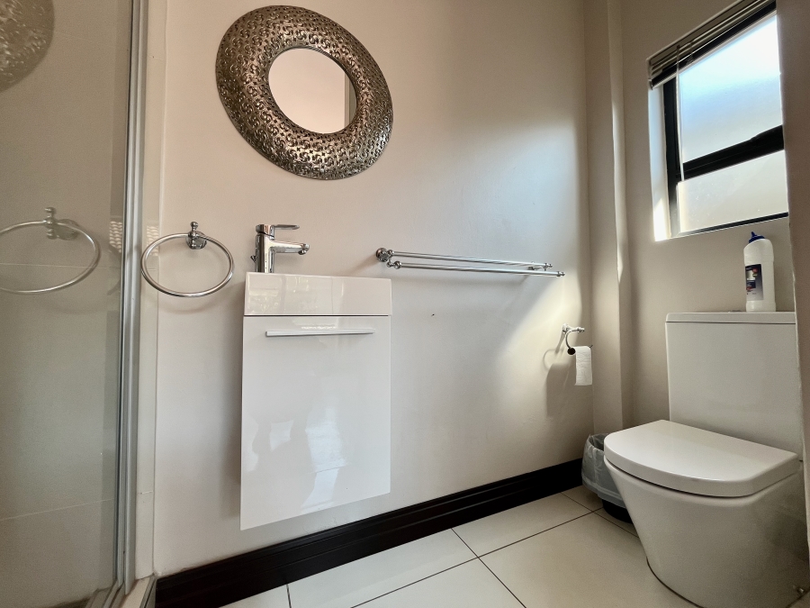 5 Bedroom Property for Sale in Newmark Estate Gauteng