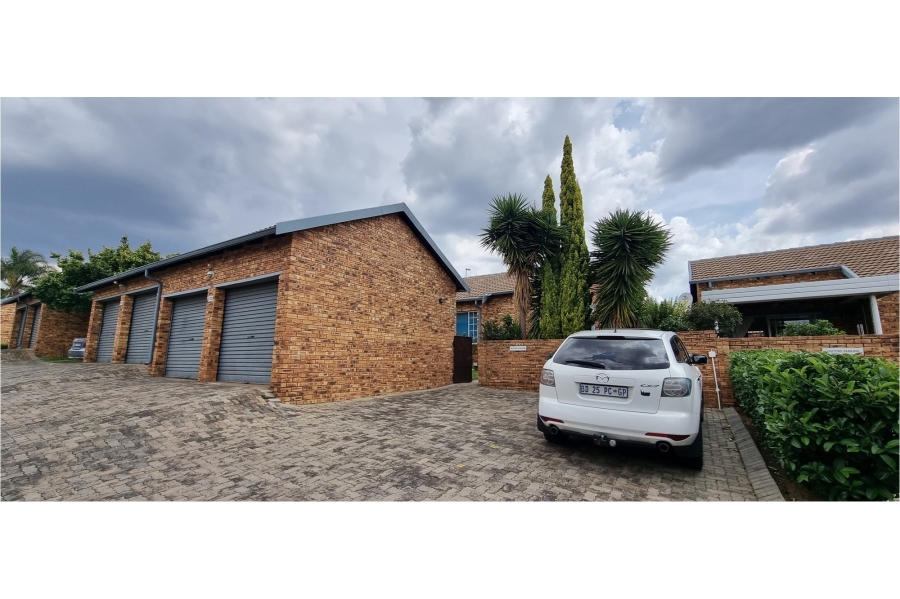 To Let 2 Bedroom Property for Rent in Wilgeheuwel Gauteng