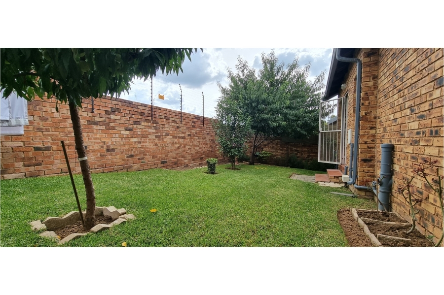 To Let 2 Bedroom Property for Rent in Wilgeheuwel Gauteng