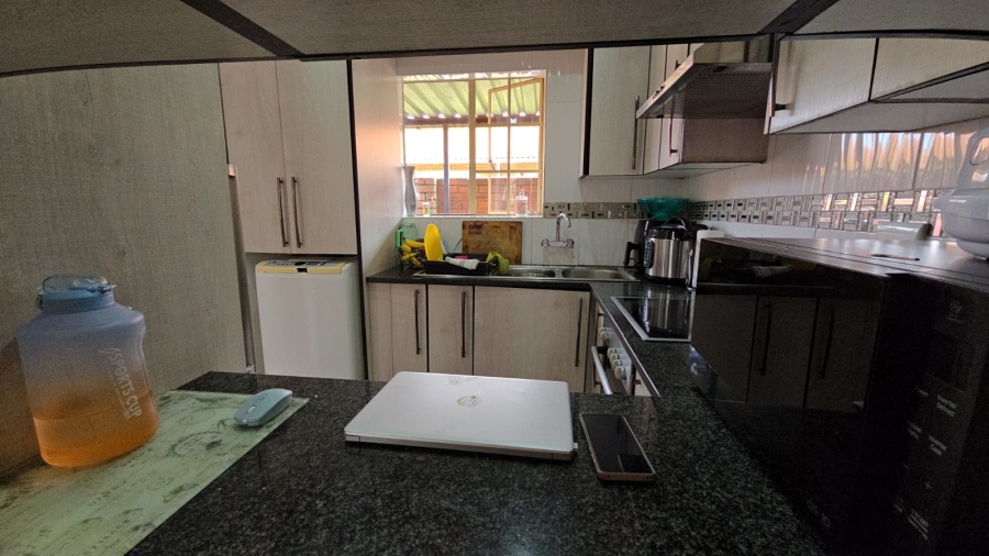 3 Bedroom Property for Sale in Annlin Gauteng