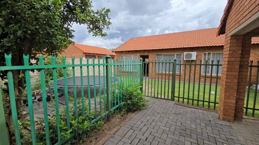 3 Bedroom Property for Sale in Annlin Gauteng