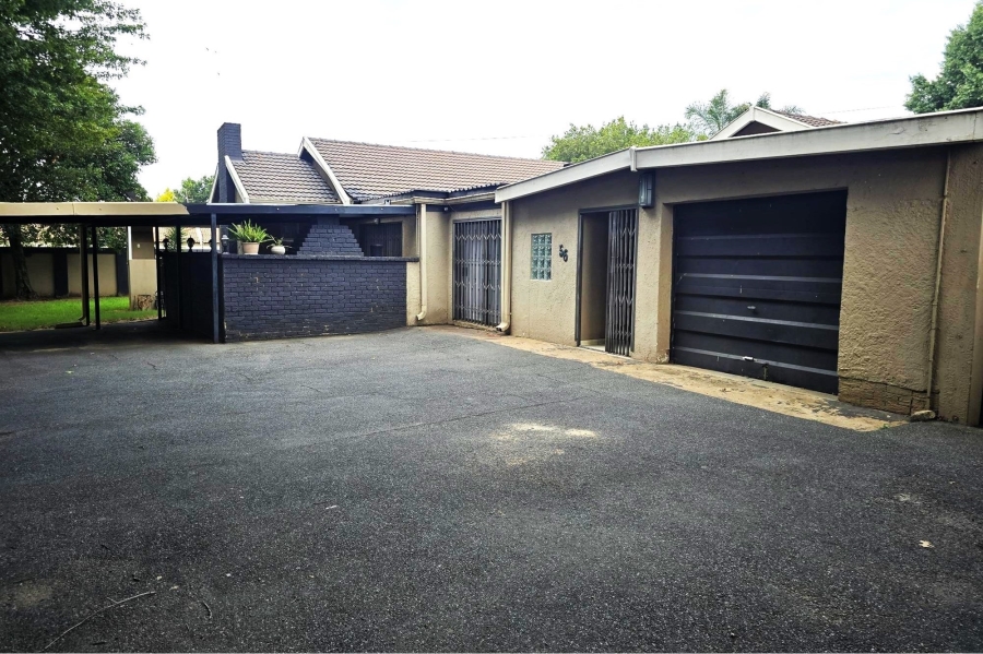 5 Bedroom Property for Sale in Allen Grove Gauteng