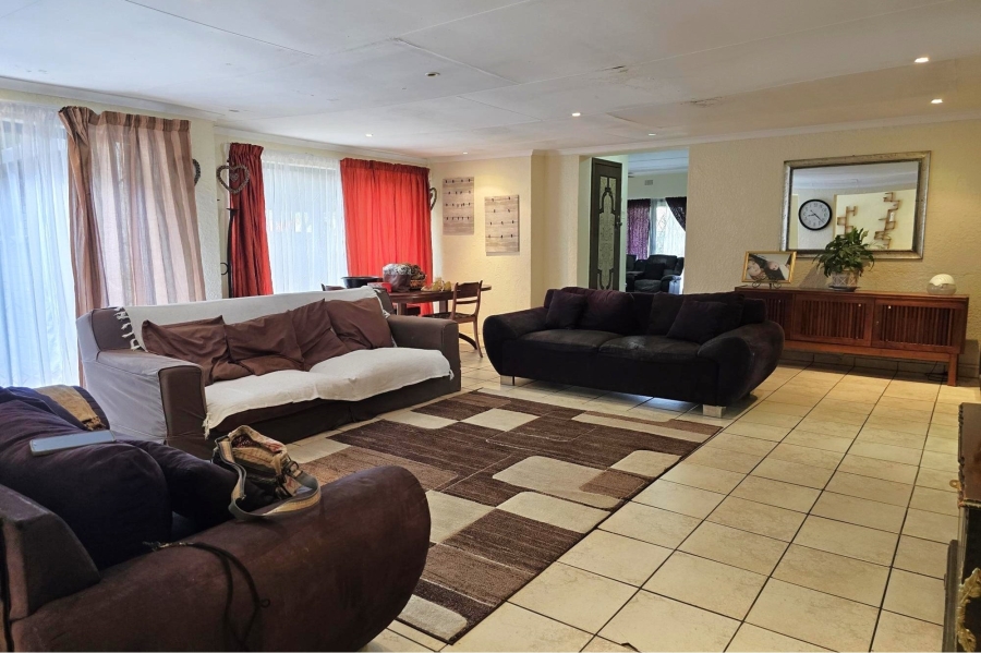 5 Bedroom Property for Sale in Allen Grove Gauteng