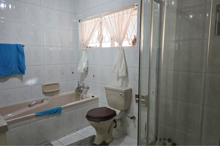 5 Bedroom Property for Sale in Allen Grove Gauteng