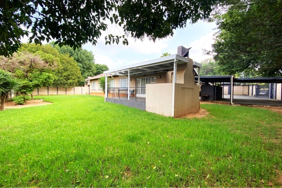 5 Bedroom Property for Sale in Allen Grove Gauteng