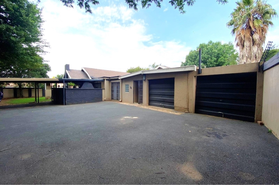 5 Bedroom Property for Sale in Allen Grove Gauteng