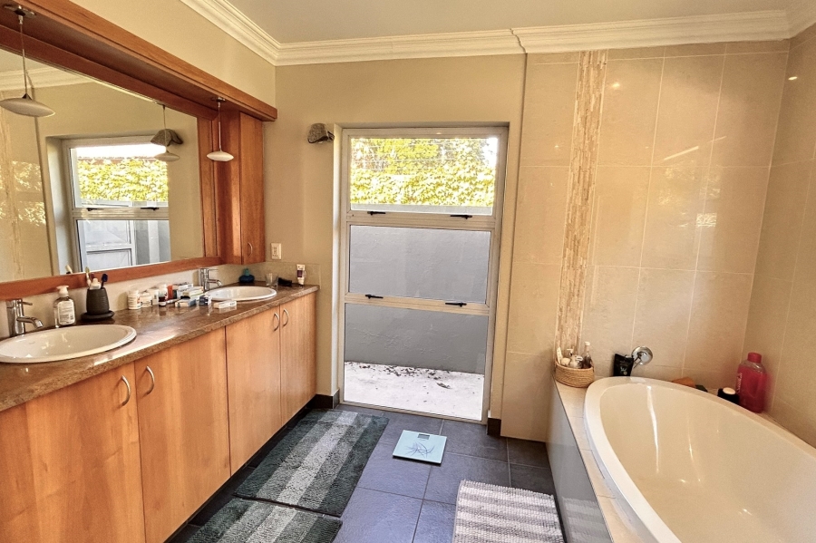 4 Bedroom Property for Sale in Waterkloof Gauteng