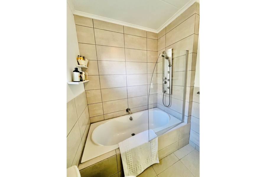 To Let 2 Bedroom Property for Rent in Lonehill Gauteng