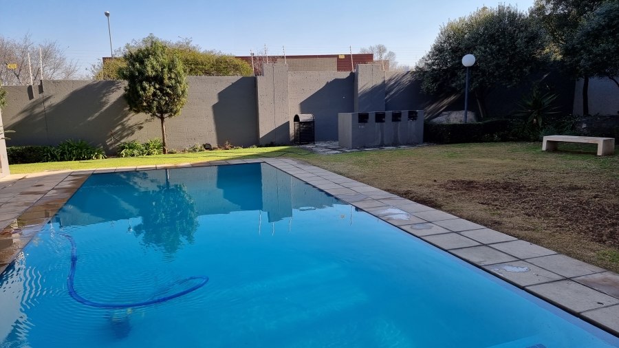 2 Bedroom Property for Sale in Sunninghill Gauteng