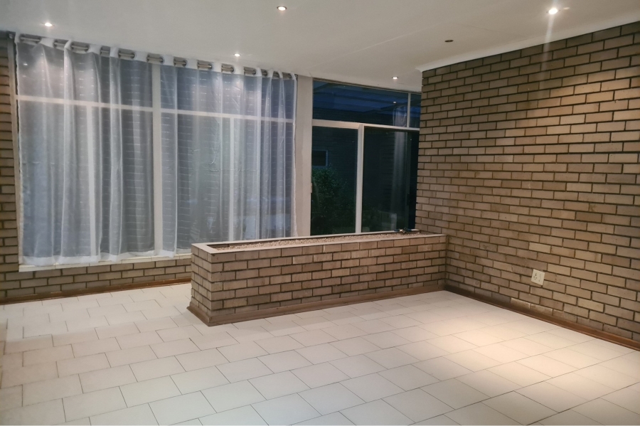 To Let 4 Bedroom Property for Rent in Dowerglen Ext 2 Gauteng