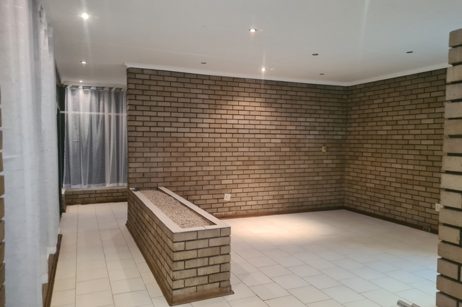 To Let 4 Bedroom Property for Rent in Dowerglen Ext 2 Gauteng