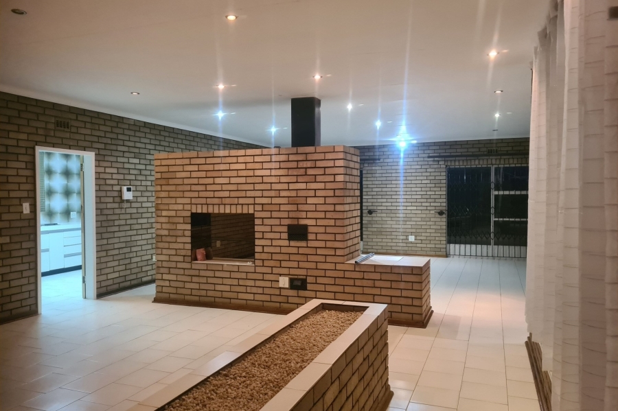 To Let 4 Bedroom Property for Rent in Dowerglen Ext 2 Gauteng