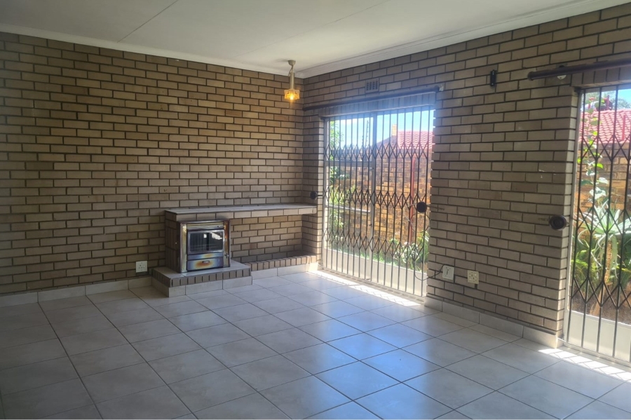 To Let 4 Bedroom Property for Rent in Dowerglen Ext 2 Gauteng