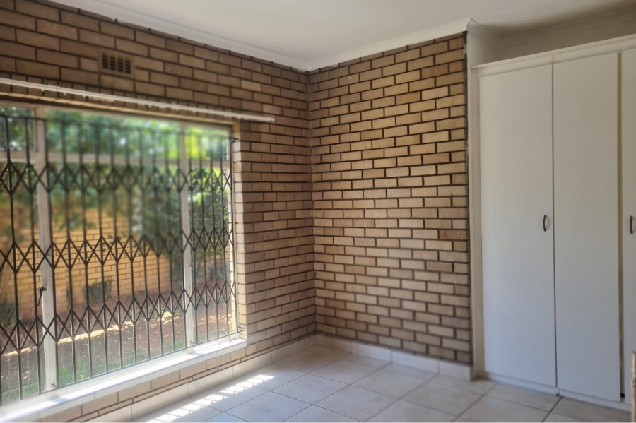 To Let 4 Bedroom Property for Rent in Dowerglen Ext 2 Gauteng