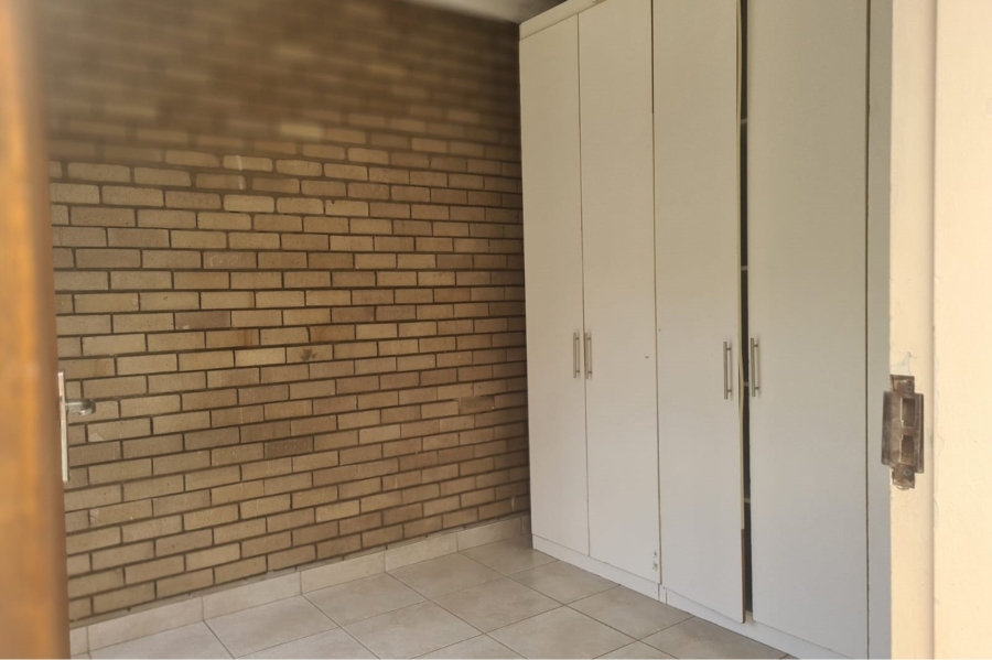 To Let 4 Bedroom Property for Rent in Dowerglen Ext 2 Gauteng