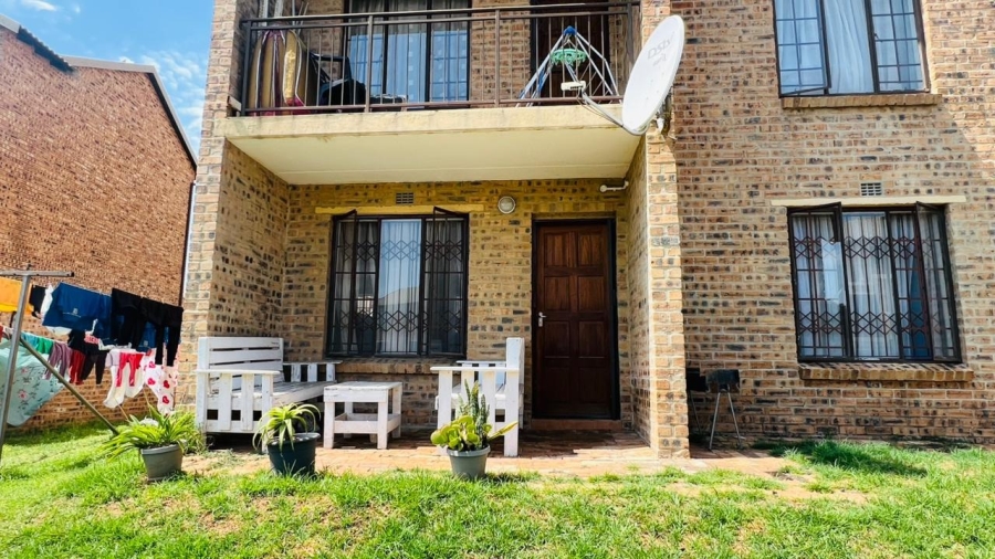 2 Bedroom Property for Sale in Chloorkop Gauteng