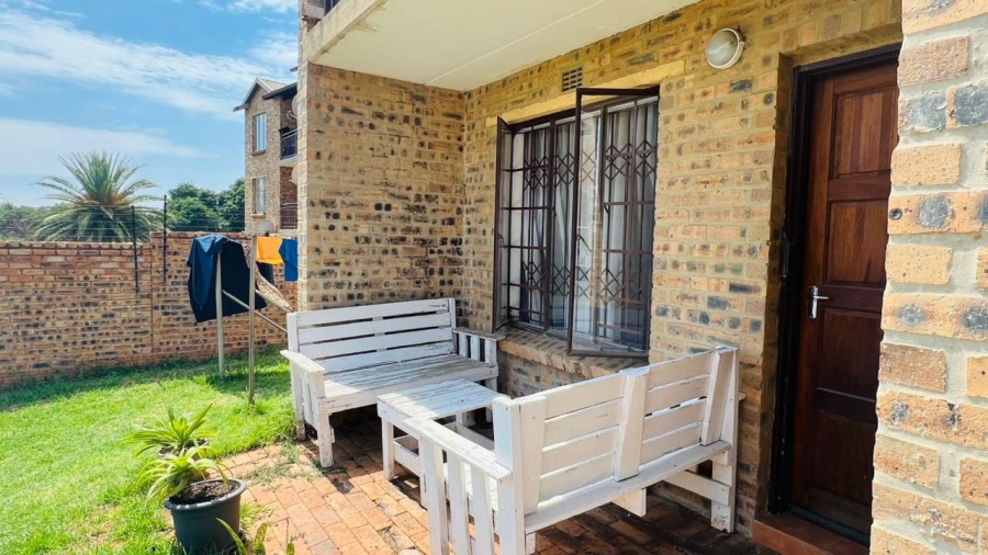 2 Bedroom Property for Sale in Chloorkop Gauteng