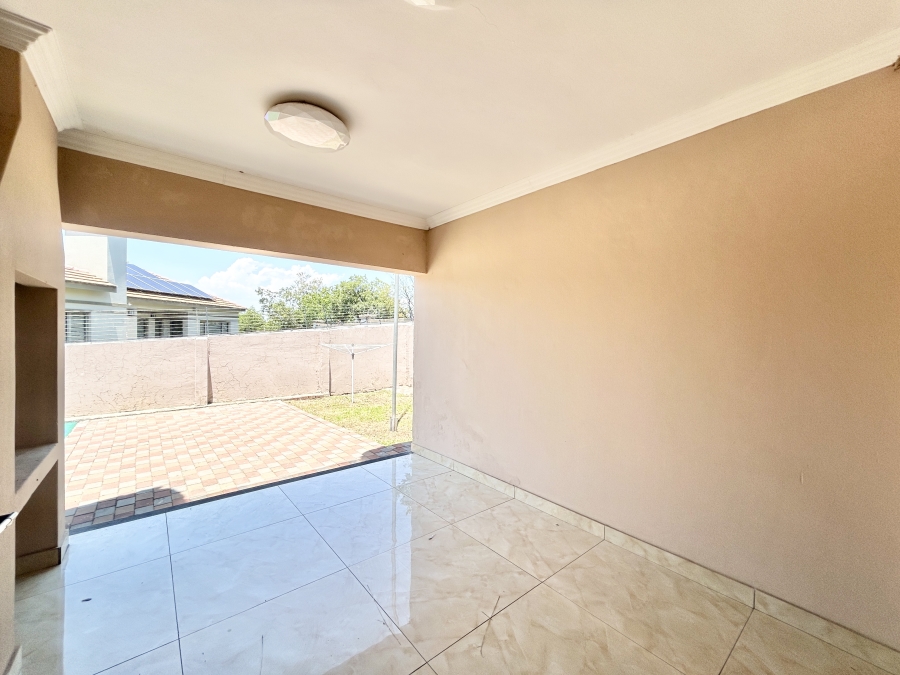 To Let 5 Bedroom Property for Rent in Willaway Gauteng