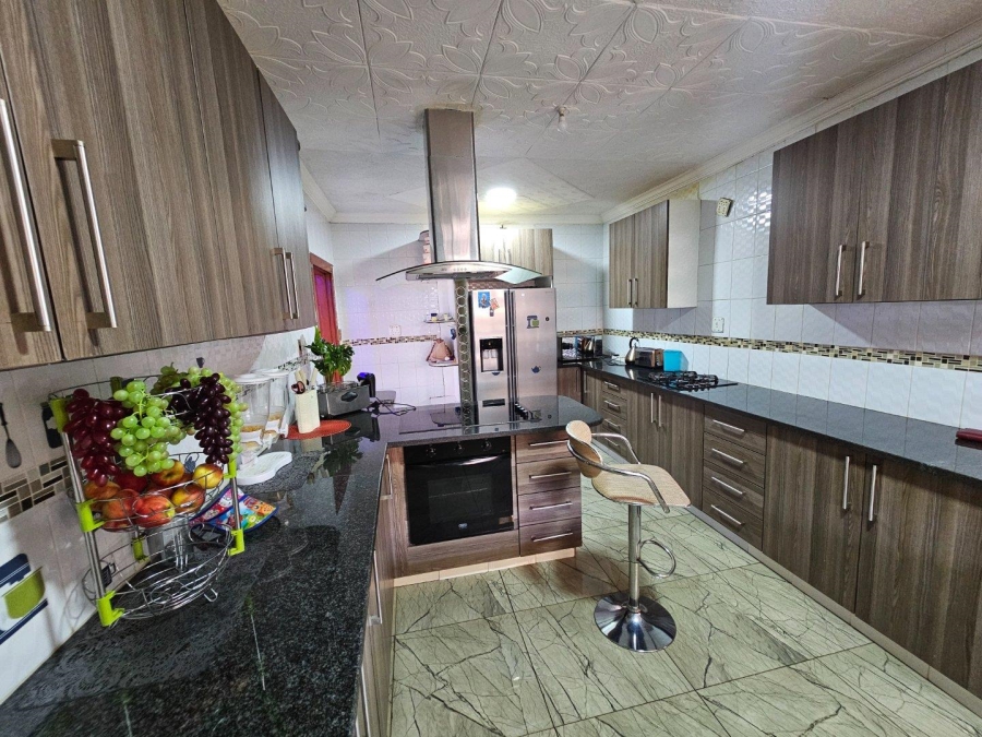 5 Bedroom Property for Sale in Booysens Gauteng