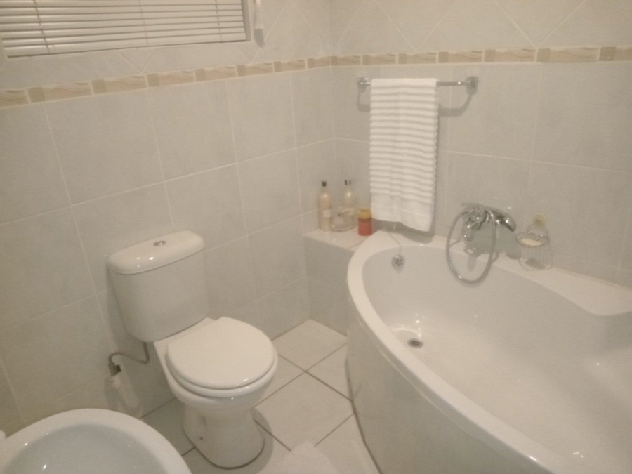 4 Bedroom Property for Sale in Magalieskruin Gauteng