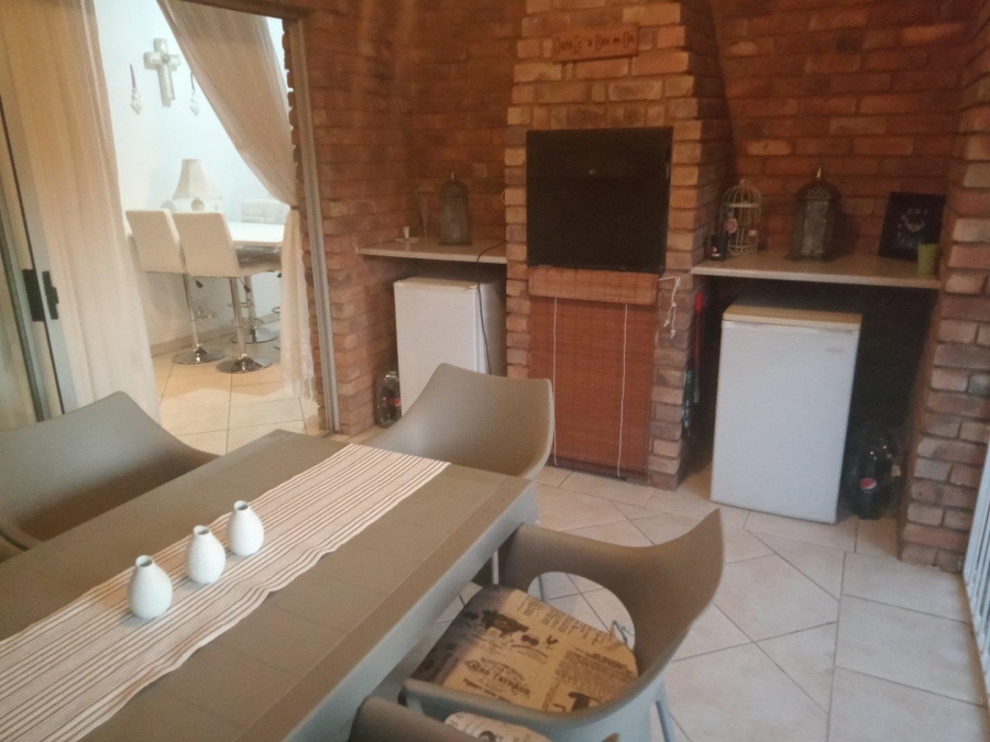 4 Bedroom Property for Sale in Magalieskruin Gauteng