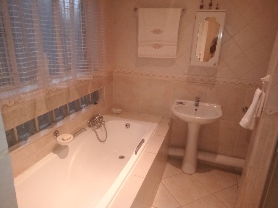 4 Bedroom Property for Sale in Magalieskruin Gauteng