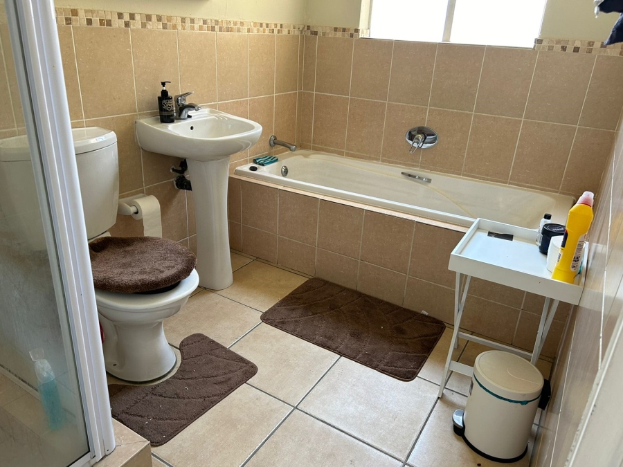 2 Bedroom Property for Sale in Aeroton Gauteng