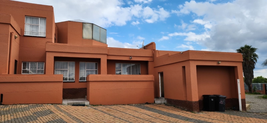 7 Bedroom Property for Sale in Austinview Gauteng