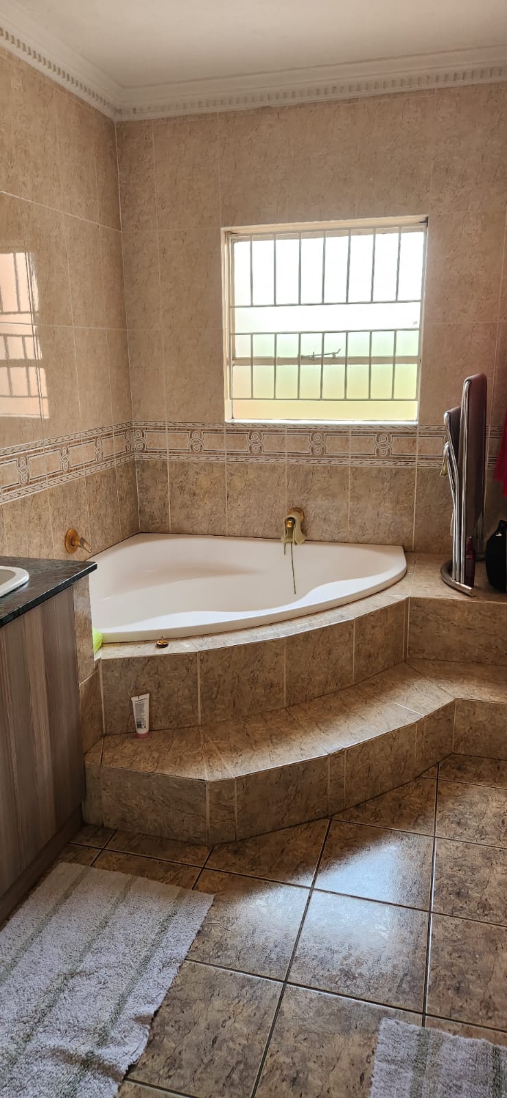 7 Bedroom Property for Sale in Austinview Gauteng