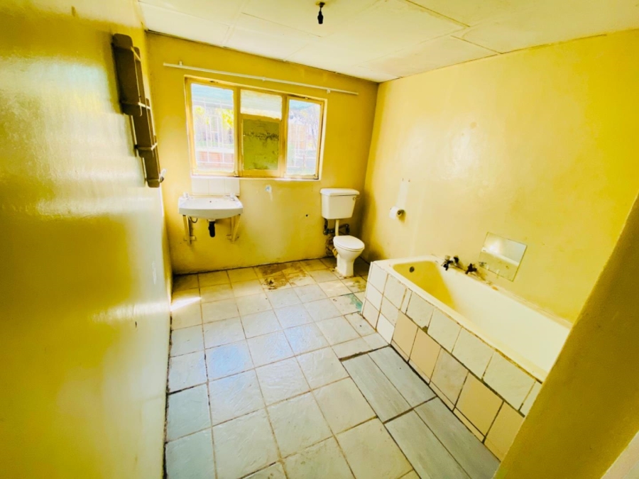 2 Bedroom Property for Sale in Haakdoornboom Gauteng